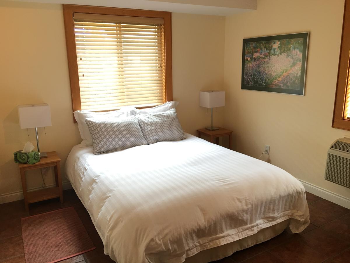 All Seasons Bed & Breakfast Kelowna Exterior foto